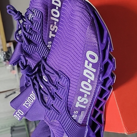 NIB Purple Athletic Sneakers Size 9.5 - Picture 2 of 5